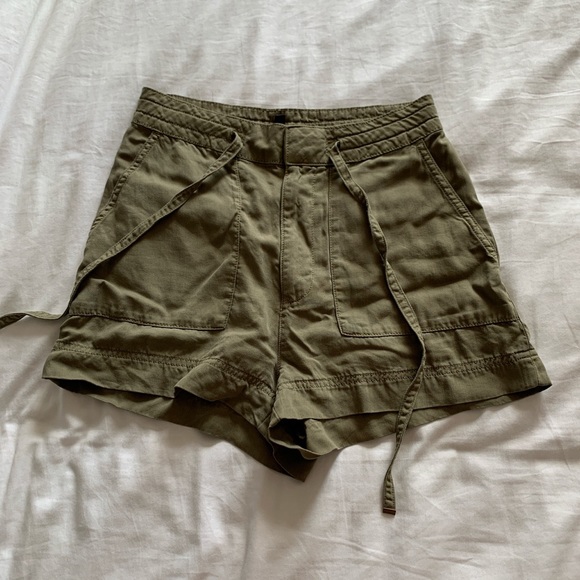 Army green high waist shorts from H&M - Picture 1 of 4